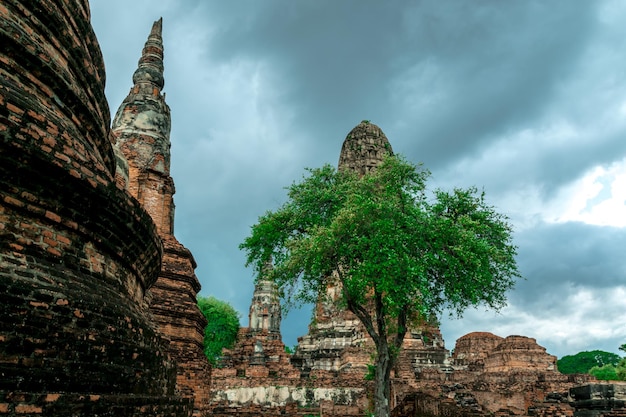 Vue d'un temple sous un angle bas