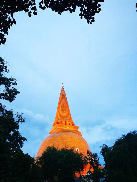 Photo vue d'un temple sous un angle bas