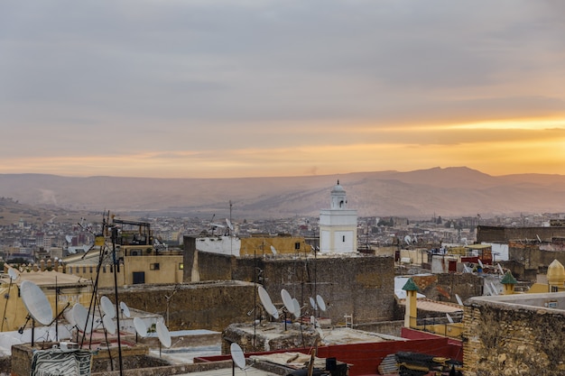 Vue d'un toit dans la médina de Fès.