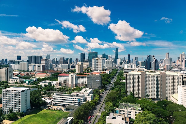 Vue des toits de Bangkok sur une belle journée ensoleillée