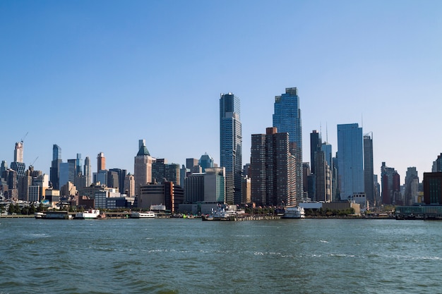 Vue sur les toits de Manhattan du côté de la mer, New York