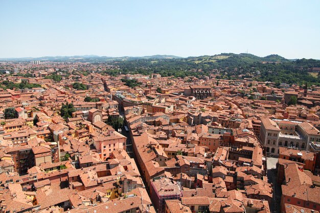 Vue sur les toits de tuiles rouges