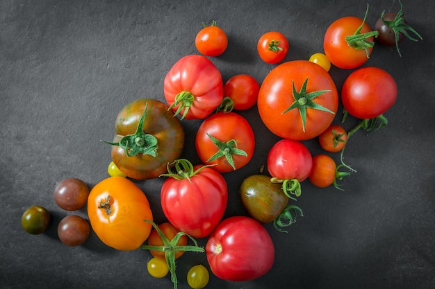 Vue des tomates sous un angle élevé