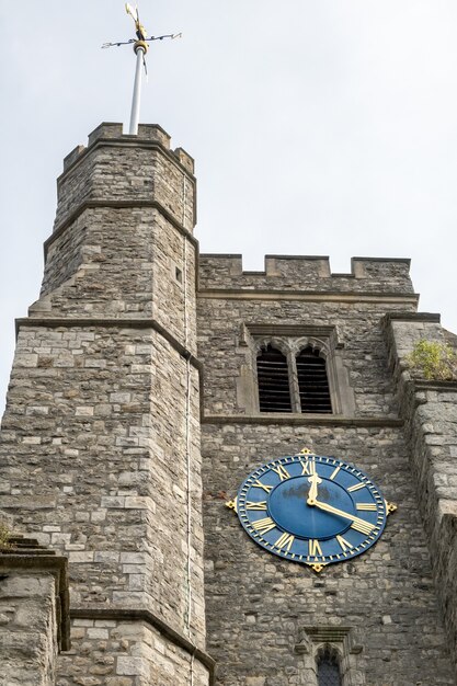 Vue de la tour et de l'horloge de l'église All Saints à Maidstone le 6 septembre 2021