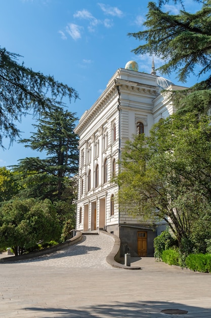 Vue de l'Université d'État de Tbilissi créée en 1918