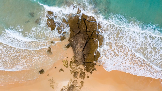 vue des vagues de drone aérien