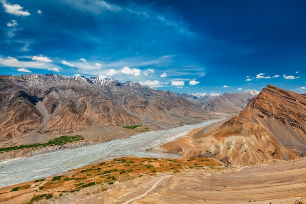 Vue sur la vallée du Spiti et la rivière Spiti en Himalaya