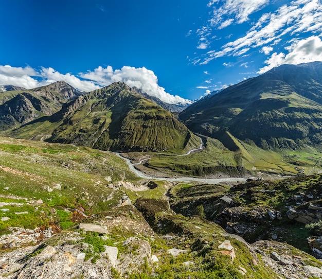 Vue de la vallée de Lahaul dans l'Himalaya