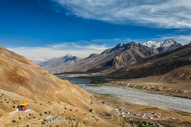 Vue sur la vallée de Spiti et la rivière Spiti dans la vallée de Spiti de l'Himalaya Himachal Pradesh Inde