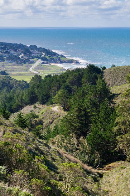 Photo vue vers la côte du pacifique et montara mcnee ranch californie