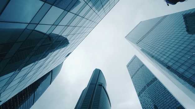 Vue vers le haut dans le quartier financier