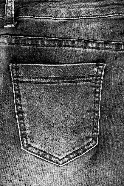 Vue verticale de la poche arrière de jeans noirs à la mode Espace de copie de fond de mode