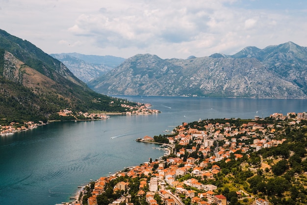 Vue sur la vieille ville de Kotor de la montagne Lovcen à Kotor, Monténégro. Kotor fait partie du monde de l'unesco.