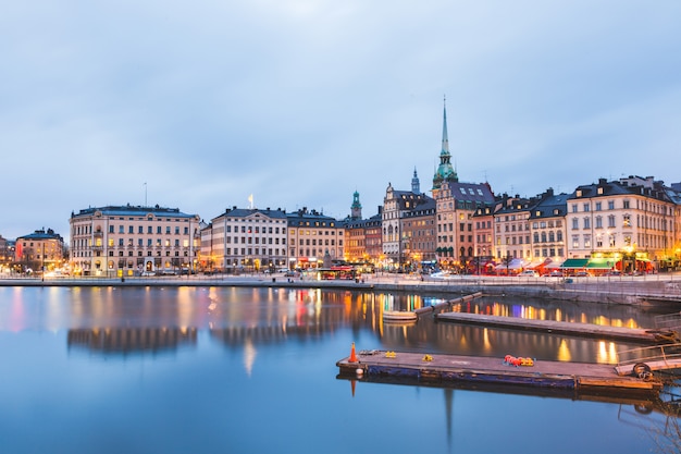 Vue de la vieille ville de Stockholm au crépuscule