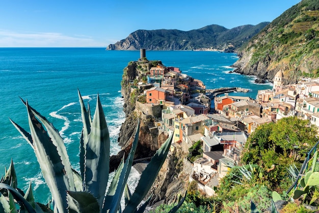 Vue sur le village médiéval du parc national de Vernazza Cinque Terre en automne