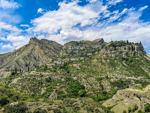 Vue sur le village de montagne de Gunib Daghestan Russie juin 2021