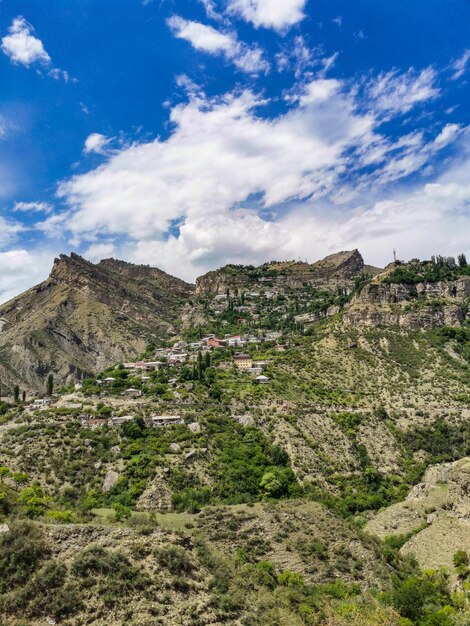 Vue sur le village de montagne de Gunib Daghestan Russie juin 2021