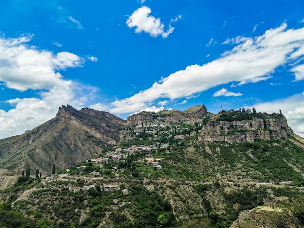 Vue sur le village de montagne de Gunib Daghestan Russie juin 2021