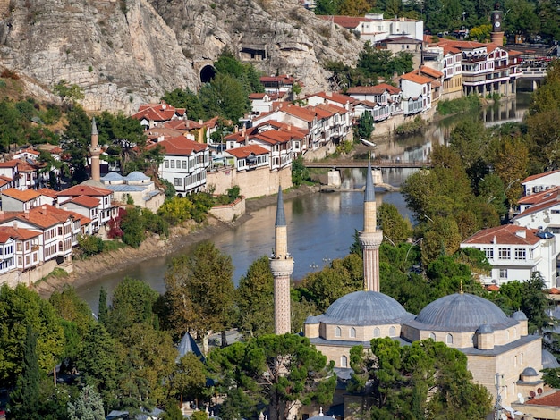 Une vue de la ville d'Amasya, traversée par la rivière Yesilirmak.