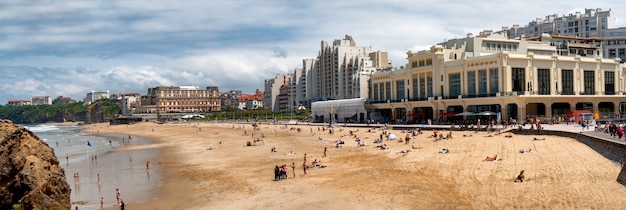 Vue de la ville de Biarritz par l'océan Atlantique, France