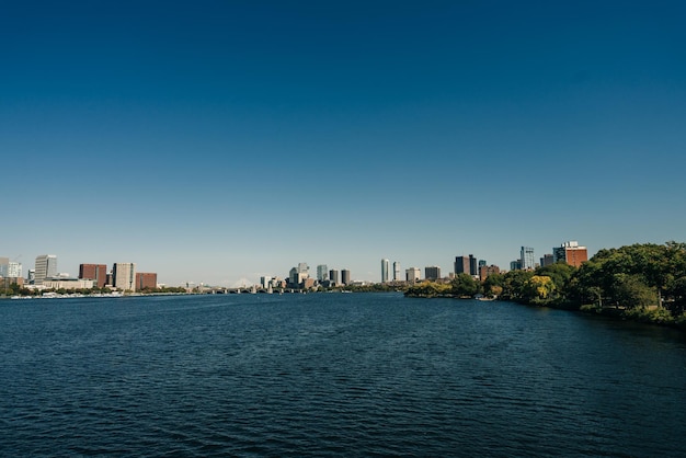 Vue de la ville de Boston depuis le port dans le centre-ville des États-Unis le 2 septembre 2023