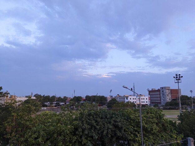 Photo une vue sur la ville de da nang depuis le balcon.