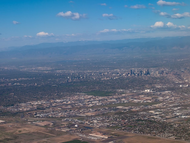 Vue de la ville depuis l'avion.