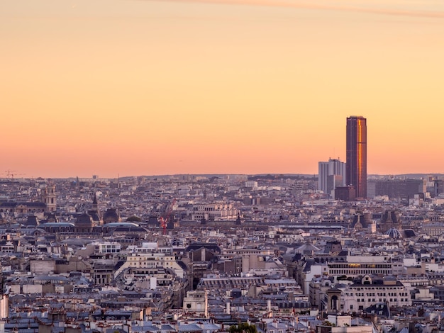 Vue sur la ville depuis la butte Montmartre au nord de Paris France