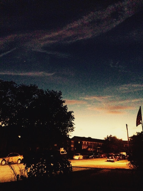 Vue de la ville éclairée la nuit