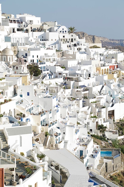 Vue de la ville de Fira sur l'île de Santorin en Grèce