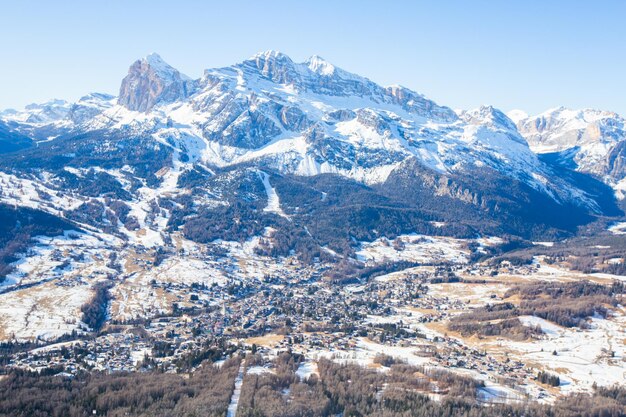 Vue sur la ville d'hiver de Cortina d'Ampezzo