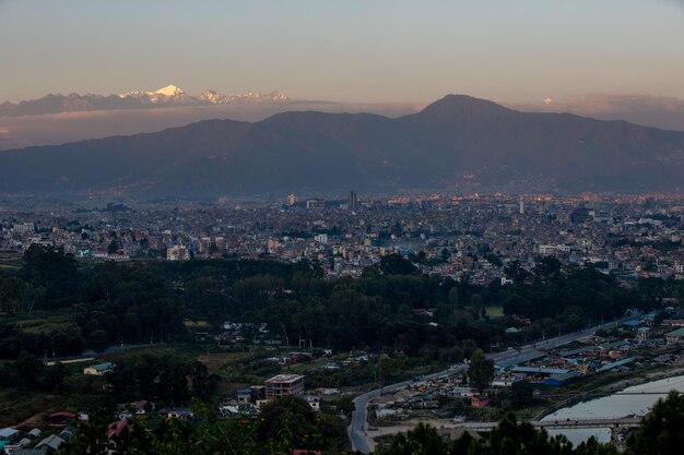 Une vue de la ville de Katmandou depuis la colline