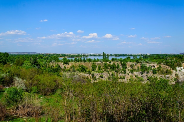 Vue sur une ville Komsomolsk et le fleuve Dniepr