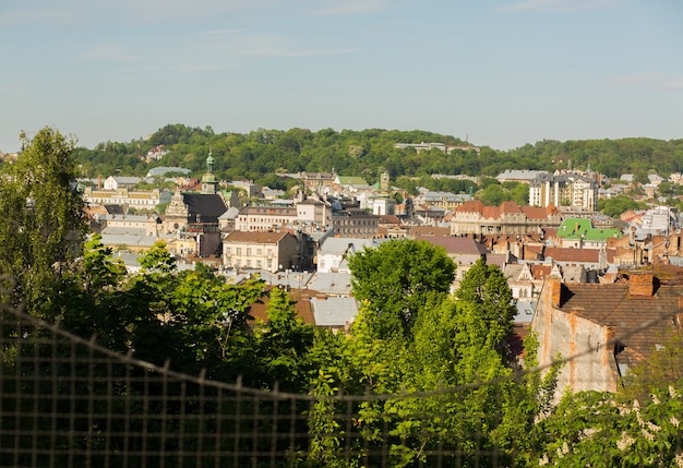 Vue de la ville Lviv d'une hauteur