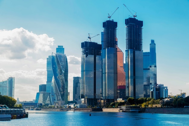 Vue sur la ville de Moscou de bâtiments de gratte-ciel dans le centre d'affaires international de Moscou