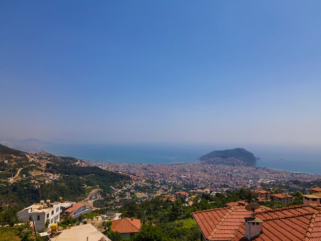 Une vue de la ville de naples depuis la colline