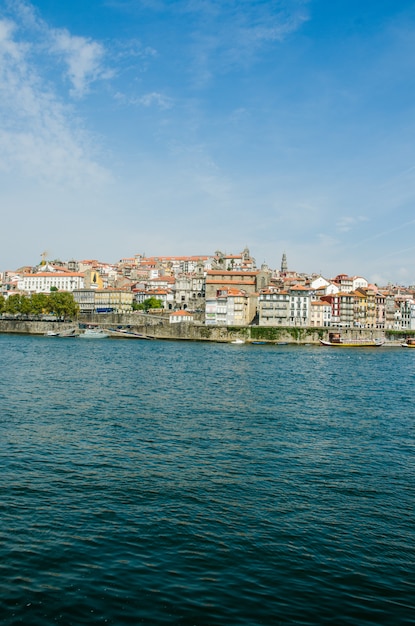 Vue de la ville de Porto le jour d&#39;été