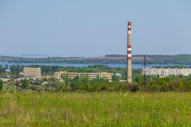 Vue sur la ville de Svetlovodsk et le fleuve Dniepr