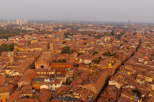 Une vue de la ville de vérone du haut de la tour