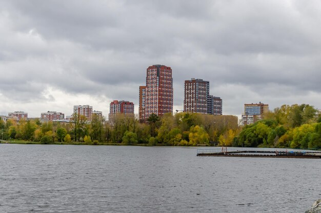 Une vue de la ville de Winnipeg depuis l'eau