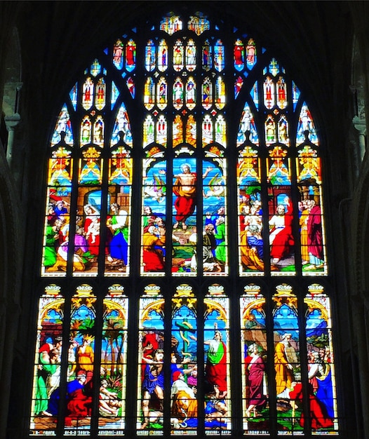 Photo vue des vitraux de la cathédrale