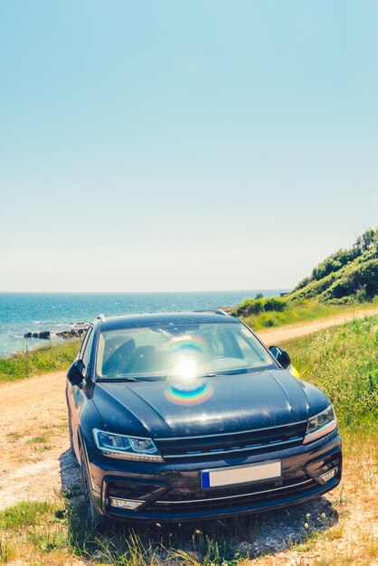 Vue de la voiture en mer plage d'été