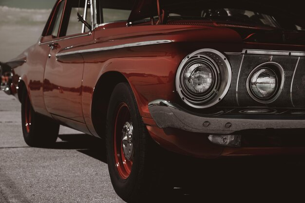 Photo vue d'une voiture vintage dans la rue de la ville