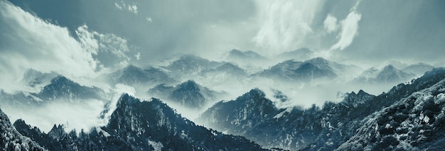 Une vue à vol d'oiseau de l'horizon du paysage de montagne vallonnée dans un style d'encre de Chine