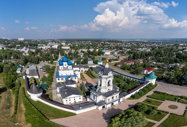 Une vue à vol d'oiseau sur le monastère Vysotsky à Serpoukhov Russie
