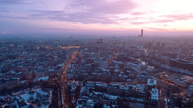 Vue à vol d'oiseau de la ville de Wroclaw coucher du soleil du soir