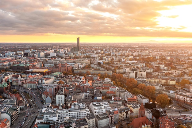 Vue à vol d'oiseau de Wroclaw au coucher du soleil. Pologne