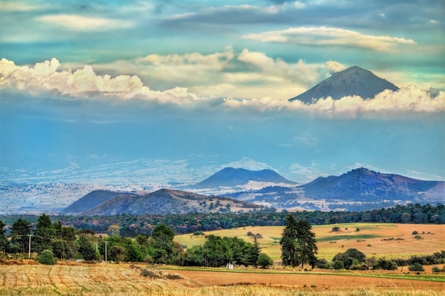 Vue sur le volcan Popocatepetl dans l'État du Mexique