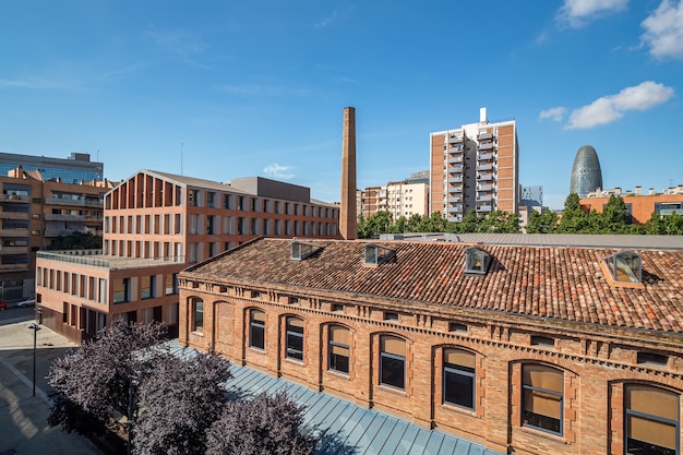 Une vue de la zone de Poblenou, ancien quartier industriel converti en nouveau quartier moderne à Barcelone, Espagne