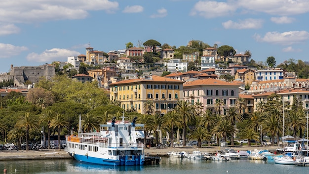 Vue sur la zone portuaire de La Spezia Ligurie Italie